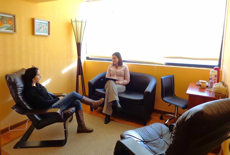 Sesión de psicoterapia en una sala del centro Geavital